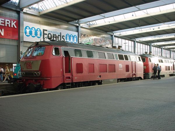 de-db-br218-muenchen_hbf-140602-full.jpg