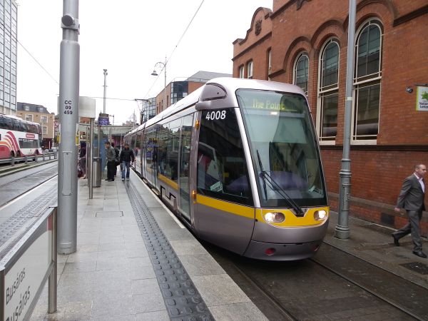 ie-luas-4008-connolly-051110-full.jpg